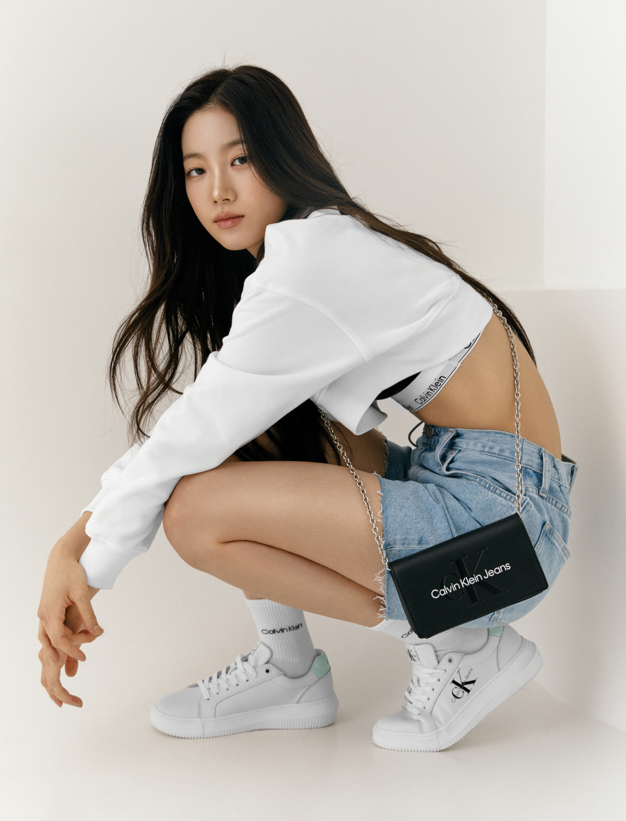  르세라핌 카즈하 캘빈클라인 풋웨어 2023년 봄 화보