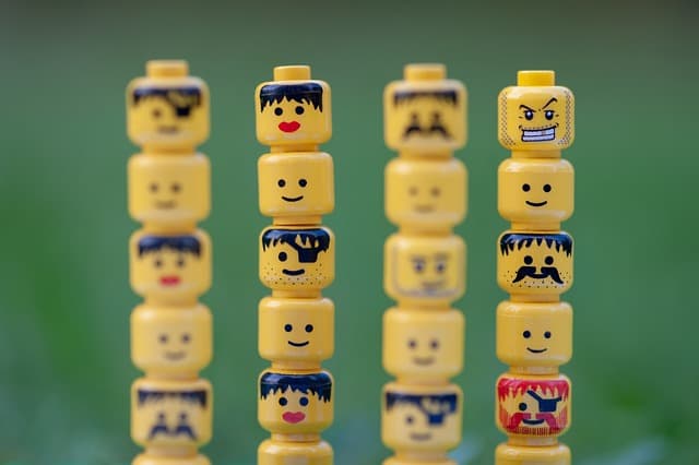 레고(LEGO): 플라스틱 장난감의 지속 가능성 확보와 재생 가능한 소재 도입