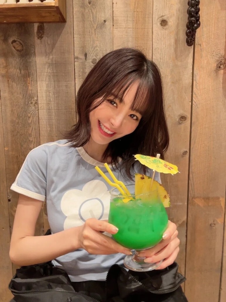  모모노기 카나 근황 한국 프로필 나이 작품 인스타 100만명