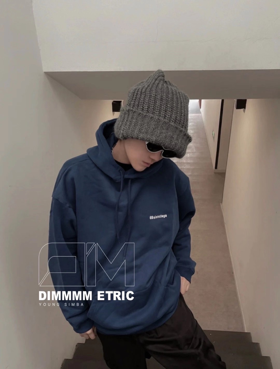  [BALENCIAGA] 발렌시아가 BB 미니멀 로고 스웨트 셔츠 후드 티셔츠 (3 COLOR)
