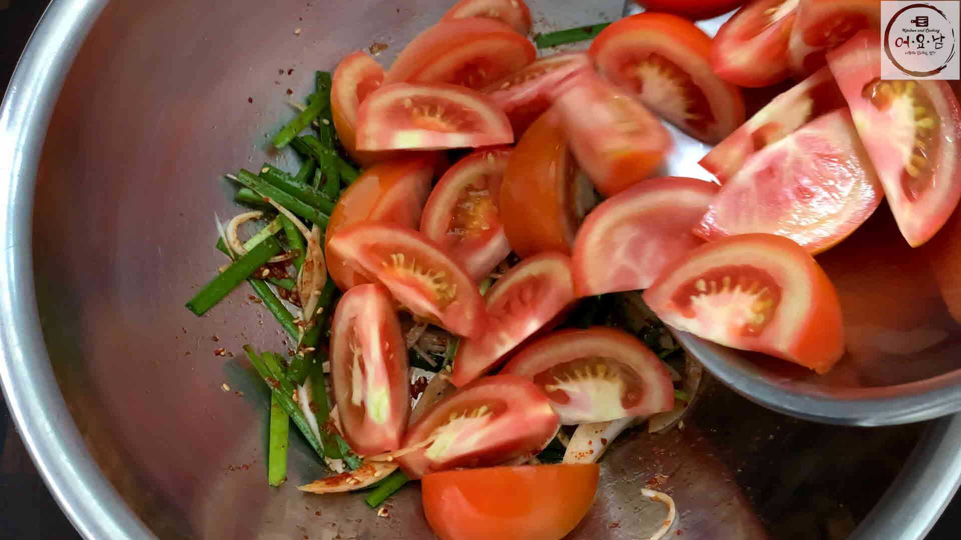 토마토겉절이_버무리기_토마토