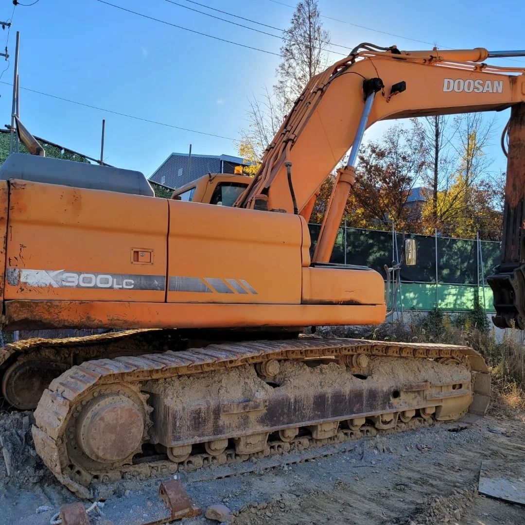  두산 DX300LC 2009년식 4500만원 판매합니다.
