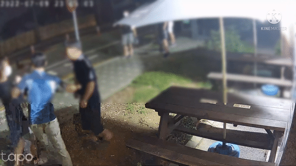  인천 이마트 편의점 여사장 뺨때린 남성 담배 좀 꺼달라 요청에 폭행 cctv 움짤 보배드림