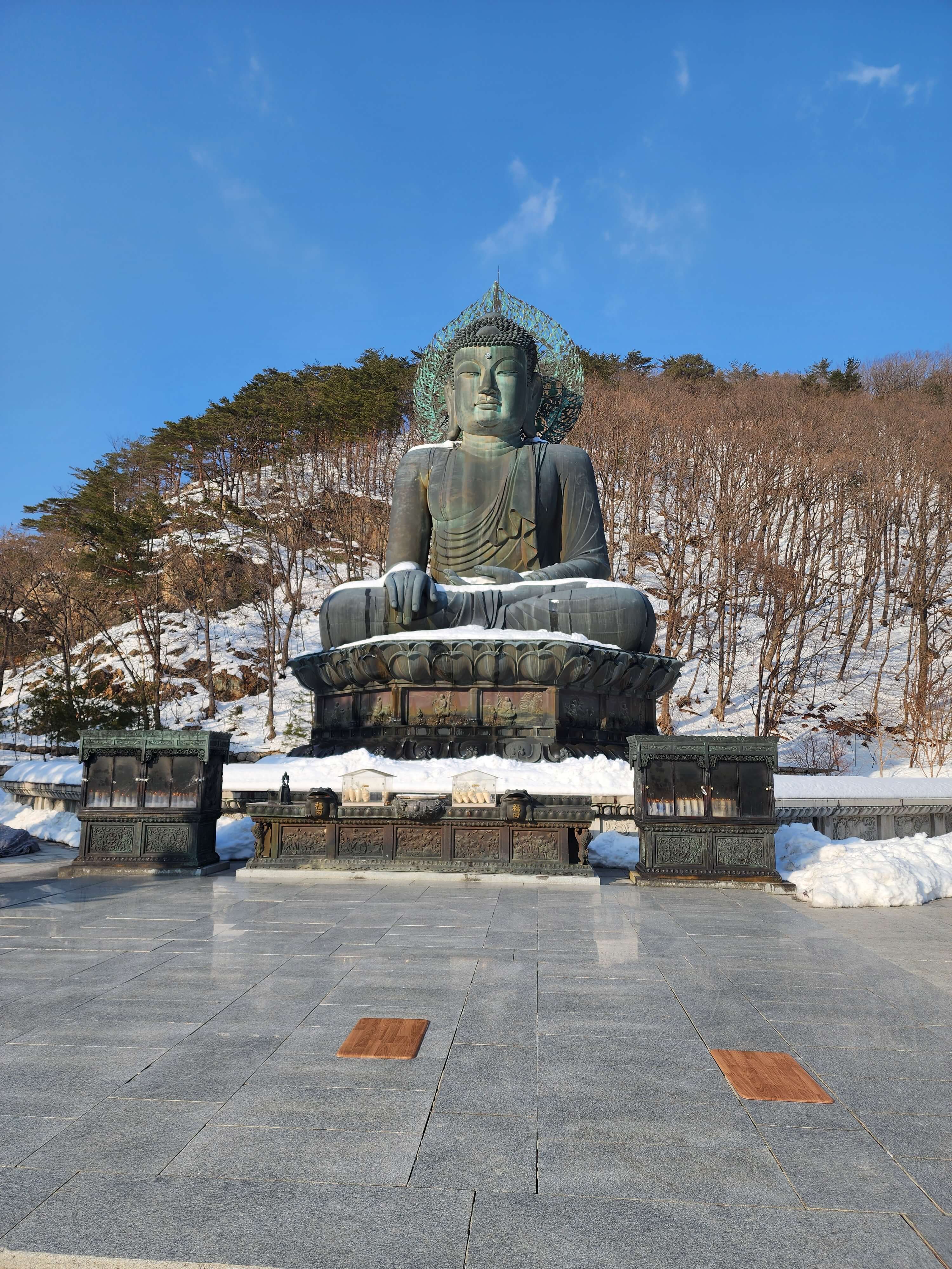 설악산 신흥사 청동불상