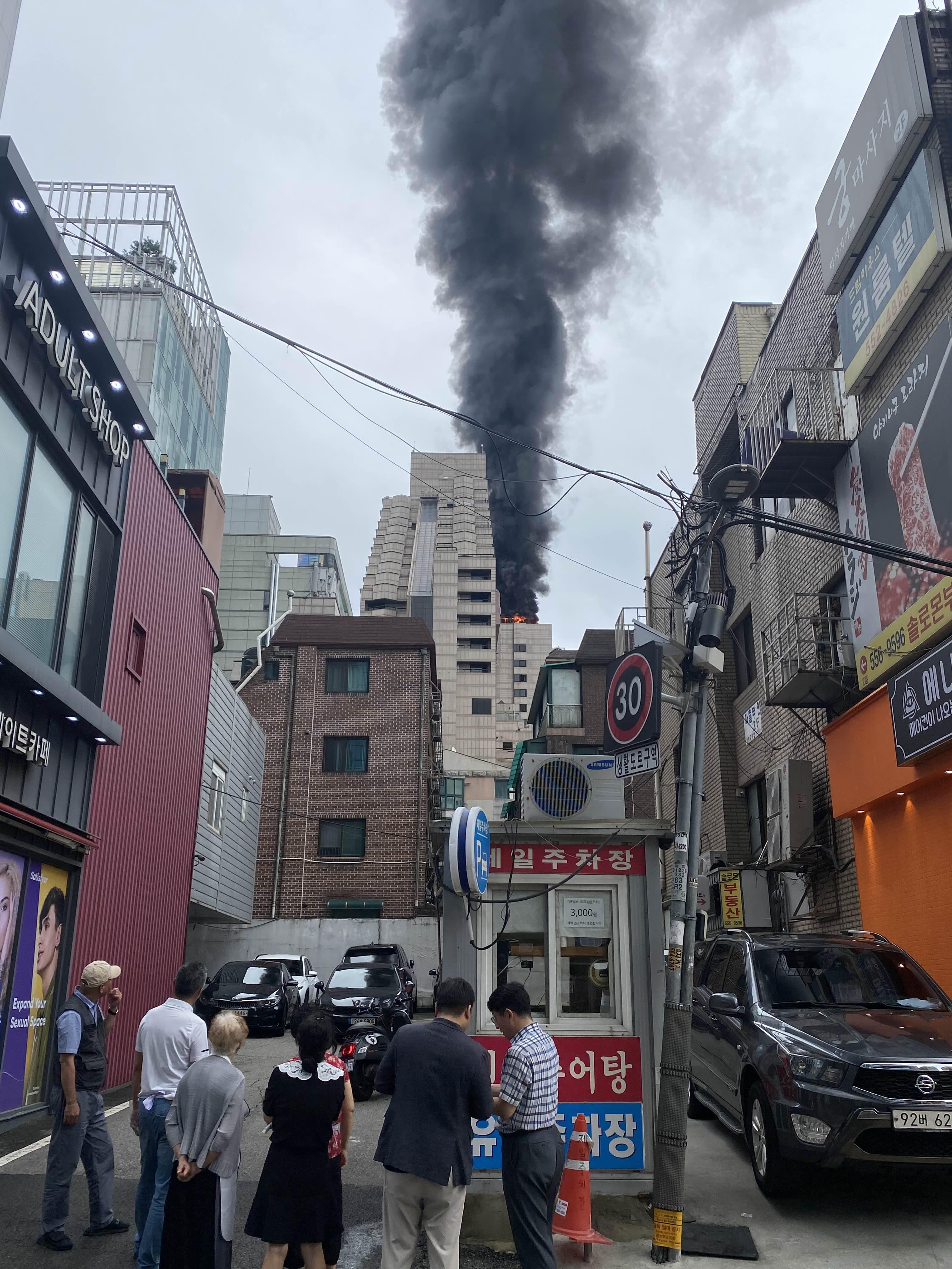 [속보] 서울 강남 르메르디앙 호텔 옥상서 큰 불