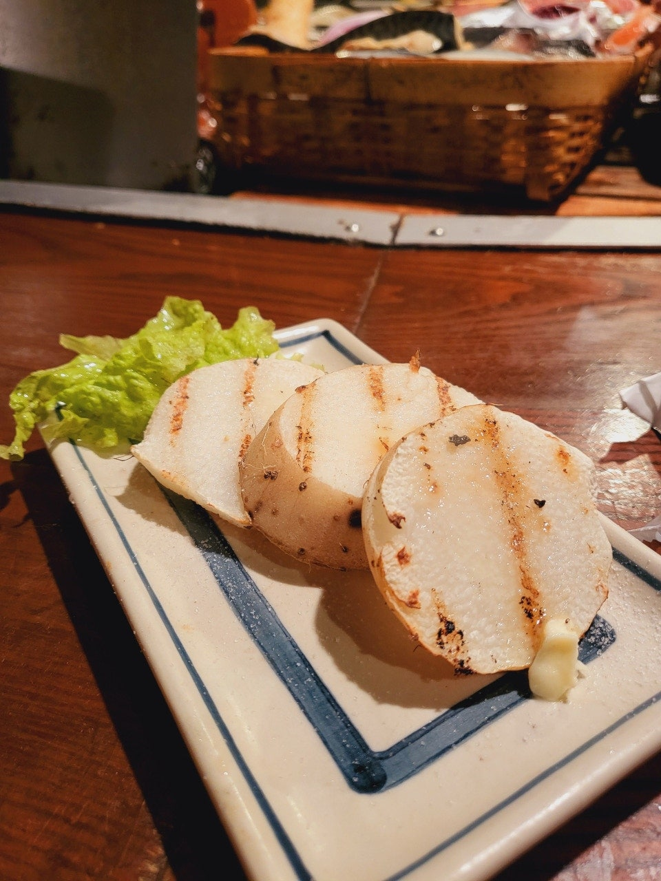 오사카 우메다 술집 이자카야 생맥주 한잔하기 좋은 로바다야끼 이사리비마츠다꼬치 오사사에 나온 맛집