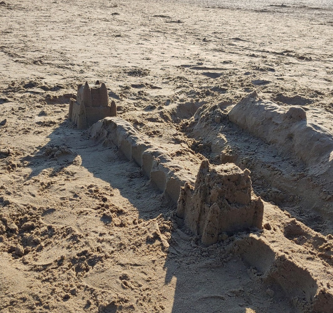 모래사장에 만든 성