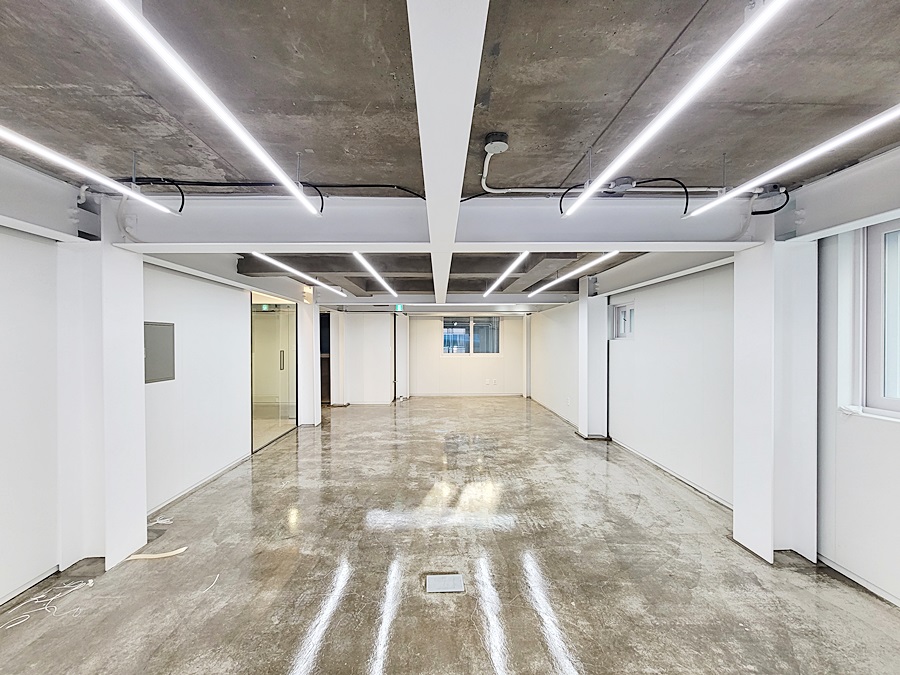 신축 첫 입주 역삼동 사옥 통임대 [강남사무실 임대] 9호선 언주역 146평 32