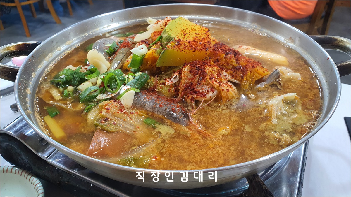  충남 안면도에서 찾은 게국지 맛집, 딴뚝 통나무집 식당