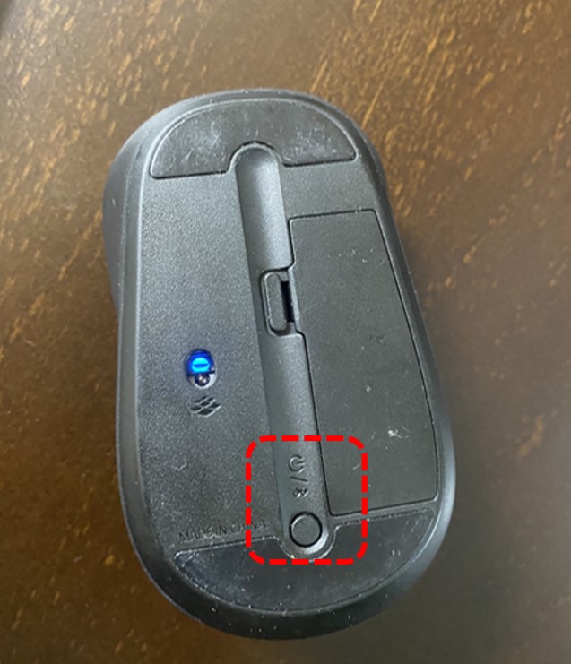 마우스 페어링 단추를 보여주는 사진