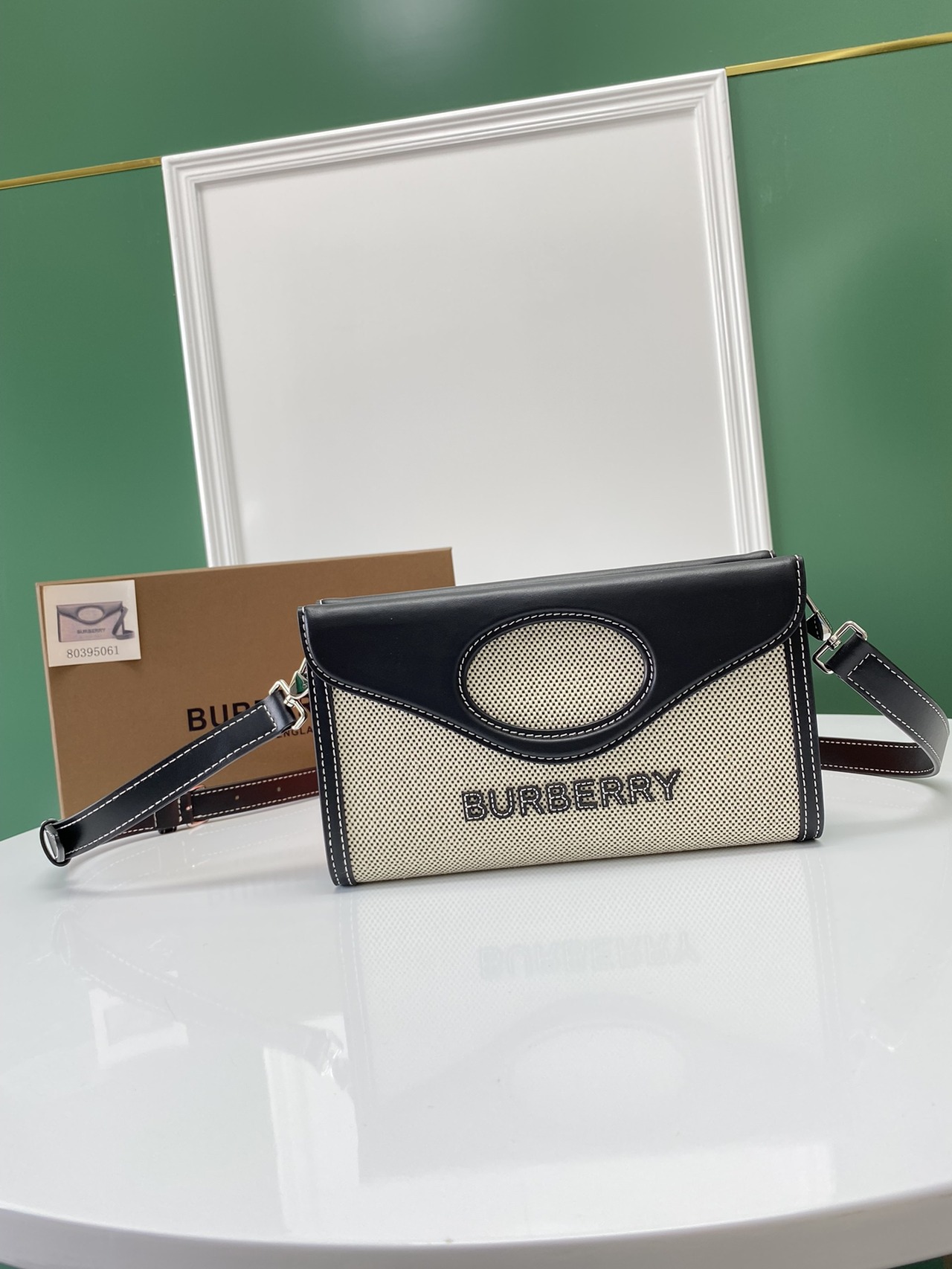  [BURBERRY] 버버리 캔버스 레더 폴드오버 포켓 백 80395061