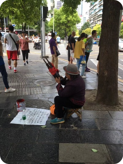 귀주성 구이양의 길거리 악사