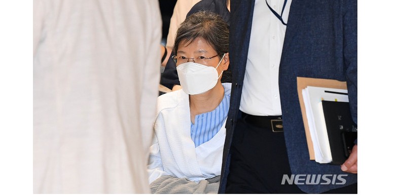  박근혜 전대통령 특별사면 이석기 가석방 이명박은 제외