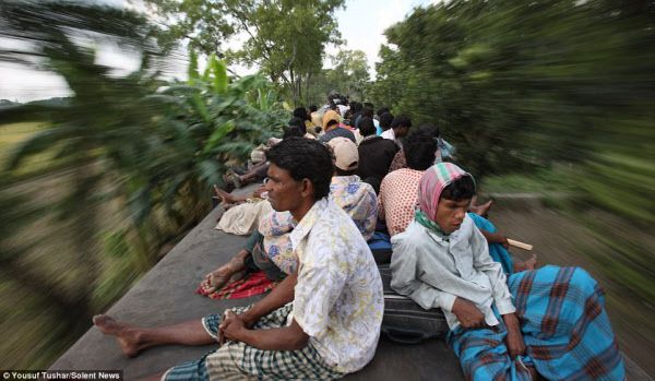 출근길 방글라데시 사람들