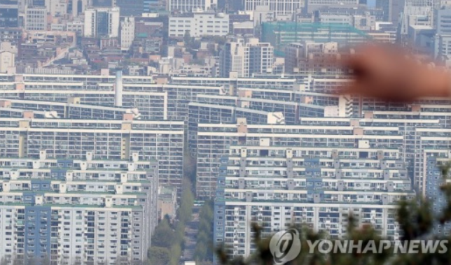 사고 후 긴급 대피하는 주민들