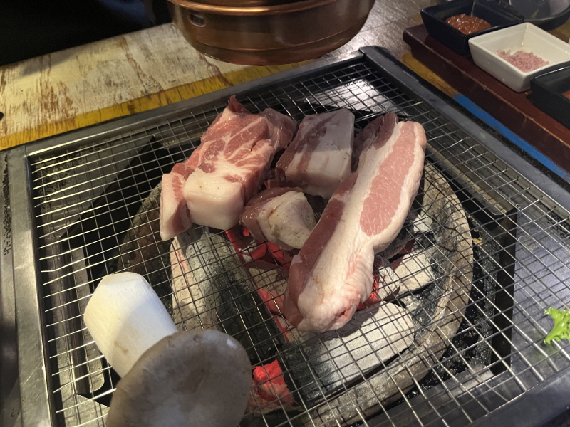명동 고기 맛집 육통령 고기