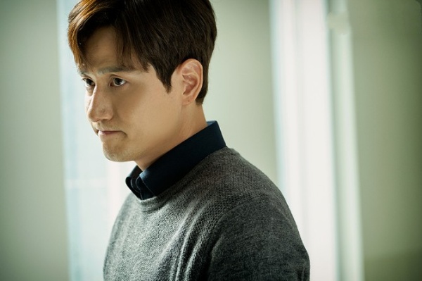 "자기야 엄마가 우리 전 재산 관리해준다고 월급 전부 엄마통장으로 넣으래!" 우리부부 재산 시어머니에게 맡기자며 계약서 들이밀고 사인하라는 남편..