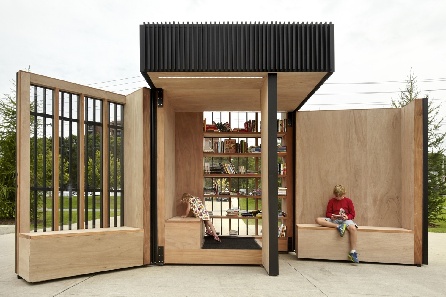  [공공 건축] 주민을 위한 가변적인 미니 도서관, 소통을 담은  Folding Library/The Story Pod