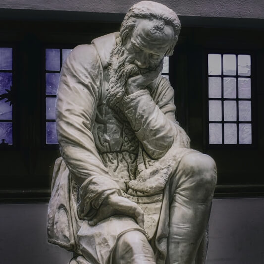 퀸스대학교의 갈릴레오 동상