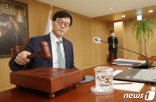  '금리동결' 한은의 안개, 한결 걷혔다…미국 물가 기대부응