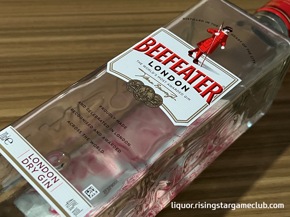 BEEFEATER 런던 드라이 진의 전면 모습