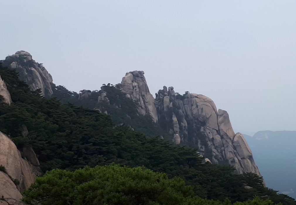 도봉산 위의 바위들