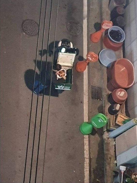  배달음식을 빼먹는 무양심 배달원들