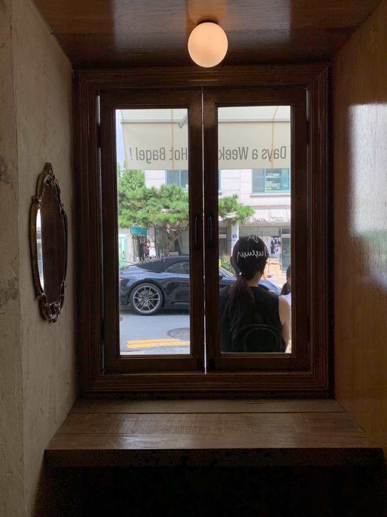 :: 런던베이글뮤지엄 안국 카페 28