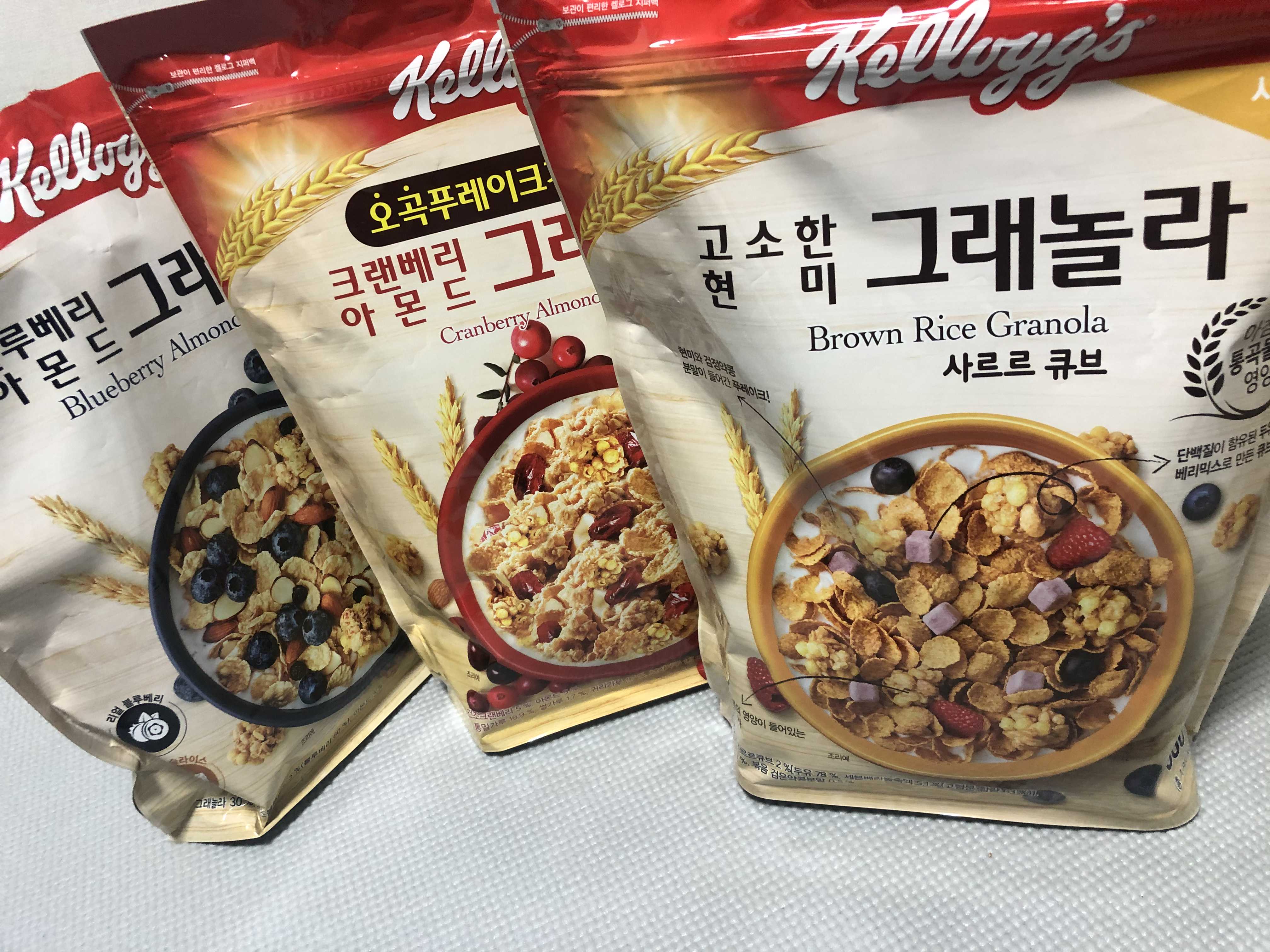  [내돈내산] 간편하게 아침대용으로 켈로그 그래놀라 시리즈 3종 사서 먹어 본 후기 (feat.블루베리, 크랜베리,현미)
