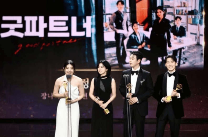 2024-SBS-연기대상-장나라-대상-수상-하이라이트