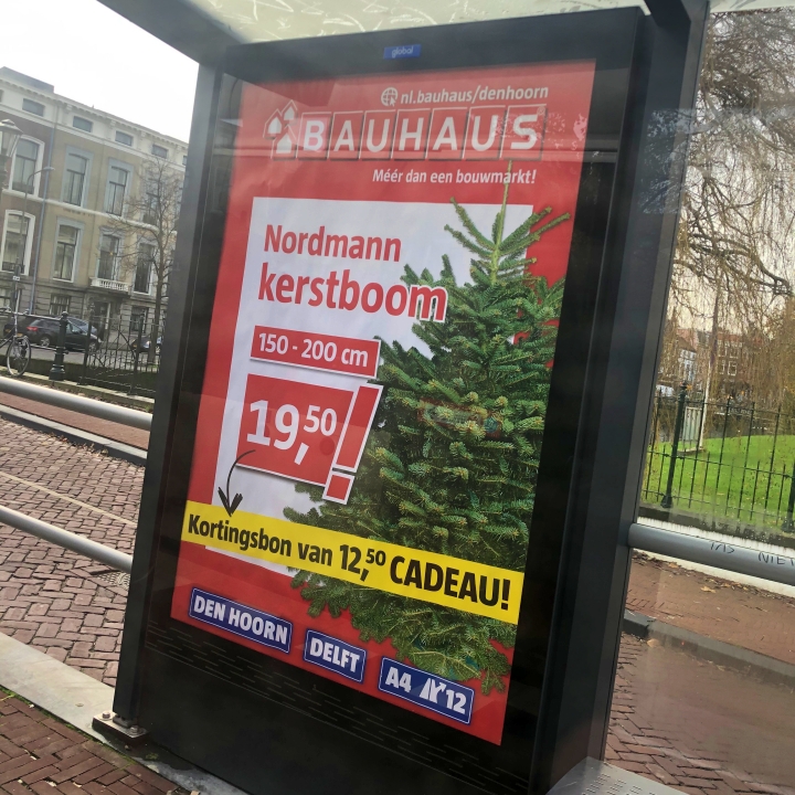 버스 장류장 크리스마스 트리 판매 광고