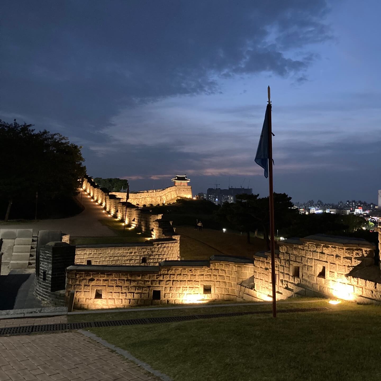  [경기도-수원/화성] 성곽 둘레길 산책, 플라잉수원에서 한눈에 보는 야경, 화성어차