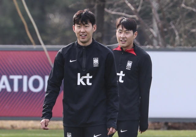 손흥민 화해룩 맨투맨티