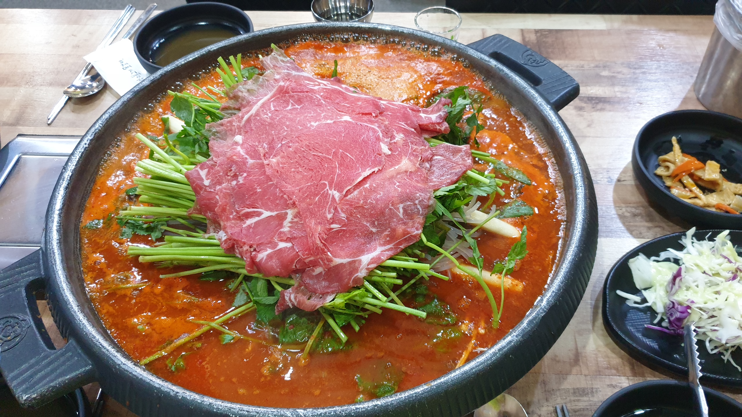  따끈한 국물과 함께 즐기는 전주 향토음식, 백년불고기 물갈비