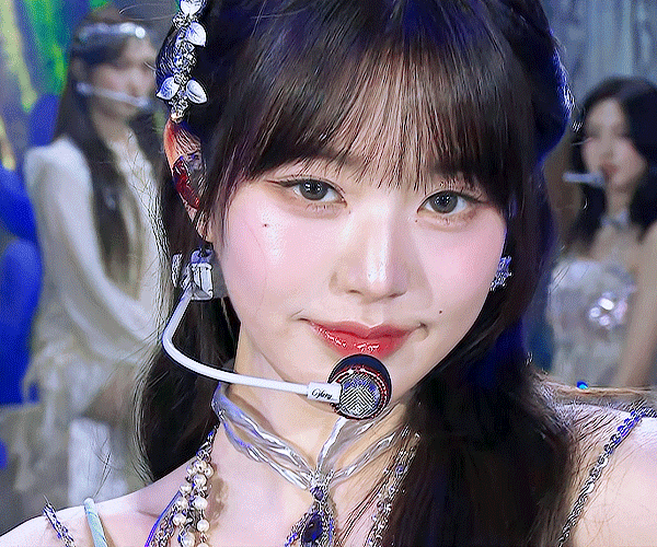 더쿠 - 얼빡의 축복이 내린 아이브 장원영 골디 인어공주 인트로.gif