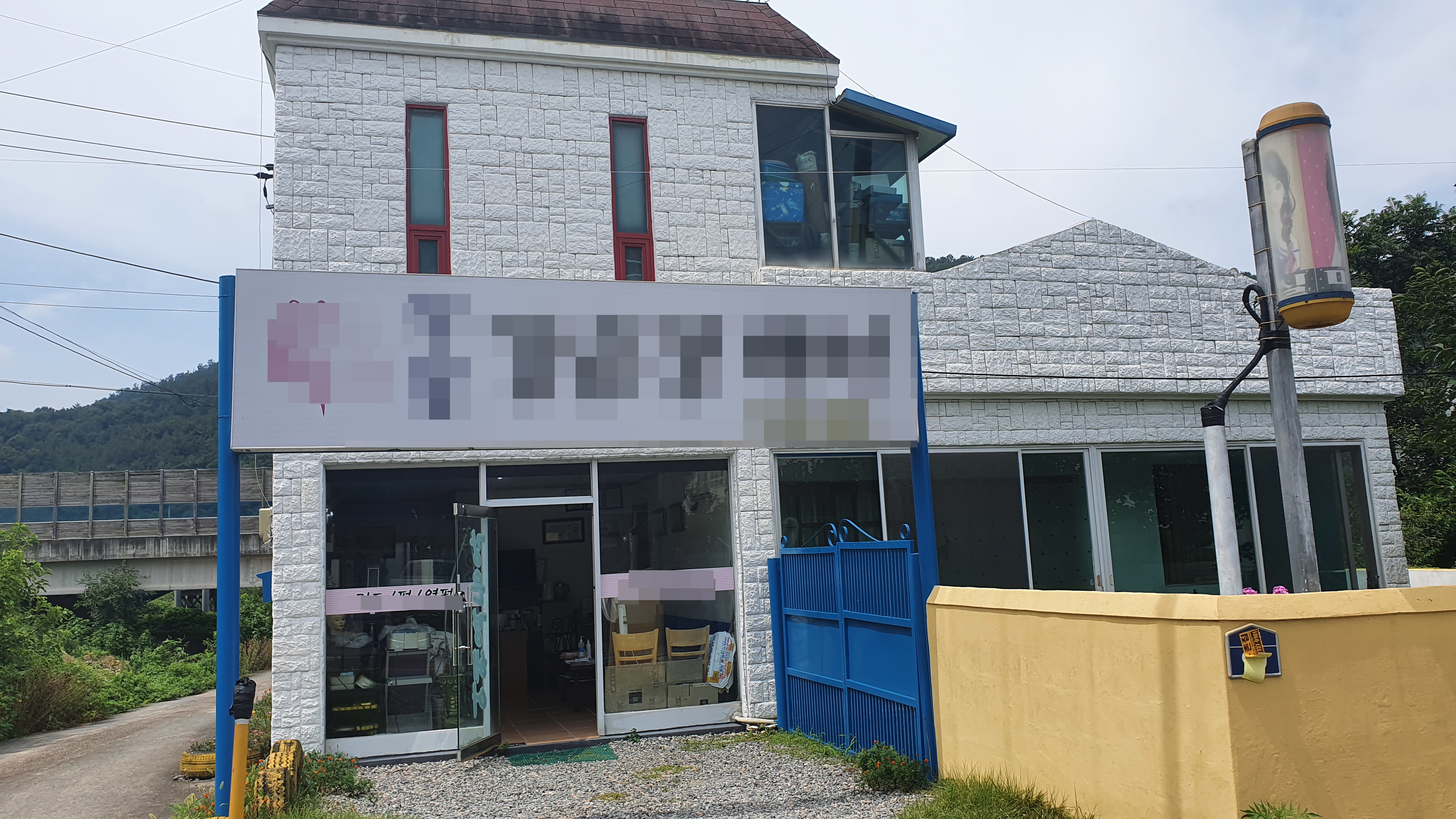  (땅나라 372번) 김해 생림면 소재, 1층 근린생활시설 상가와 2층 건물 포함, 대지 총 3필지 매매합니다. / 문의 055)585-0053