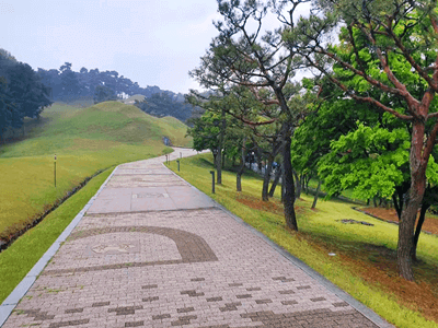 공주-가볼만한곳-당일치기-여행-무령왕릉과-왕릉원-맛집