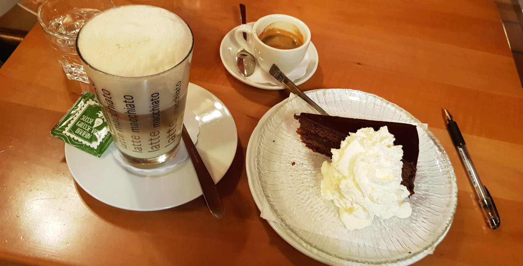 빈 맛집 Gutenberg 커피와 케이크