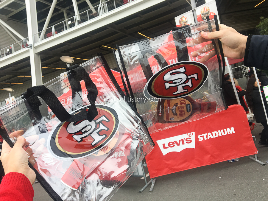샌프란시스코 미식축구팀 49ers 가방 기념품 굿즈 리바이스 스타디움 경기장