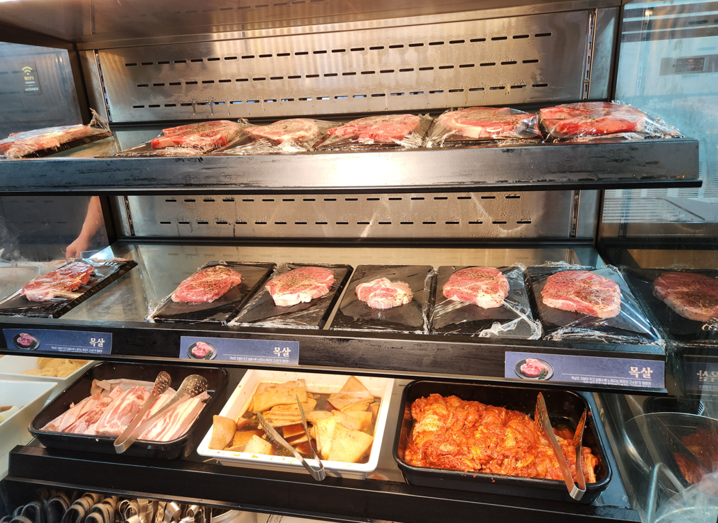 명륜진사갈비 무한리필 숯불돼지갈비 + 통삼겹살 + 숯불닭갈비 + 돼지껍데기 + 양념 등갈비 프렌치렉