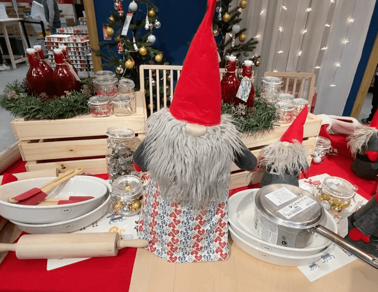 이케아-크리스마스-테이블-꾸민모습-산타