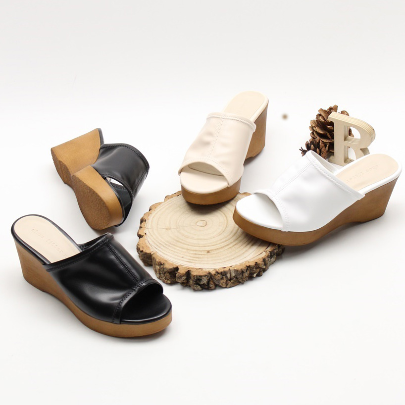  스판기 약간 있는 밴딩으로 발볼 편안한 7cm 웨지힐 슬리퍼