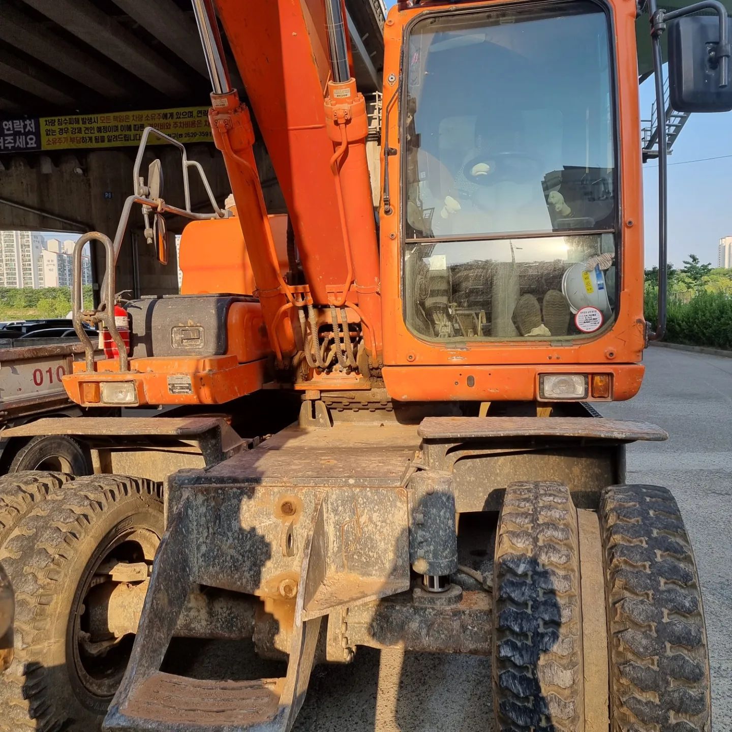  두산 DOOSAN DX140W모델 2013년식 6500만원 판매합니다