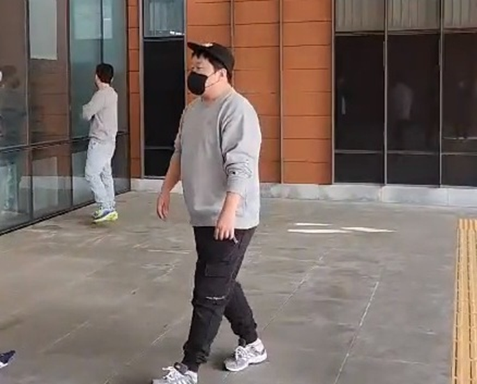  운전 중 휴대전화 사용 한 정형돈, 강남경찰서에 자수하다.