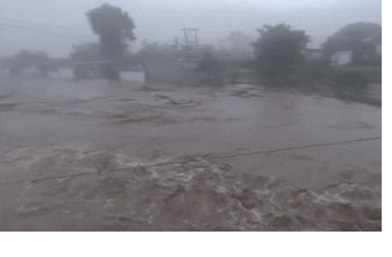 베이징&#44; 태풍 독수리 집중호우로 &#39;아비규환&#39; VIDEO: Beijing floods: Deadly rains batter China capital as new storm looms