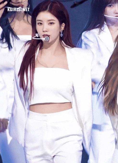  아이즈원 권은비 화이트 슈트 움짤 gif