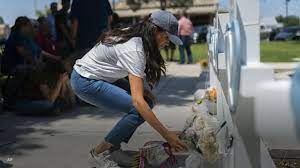  Meghan Markle pays her respects to 21 victims of Texas school shooting in surprise appearance