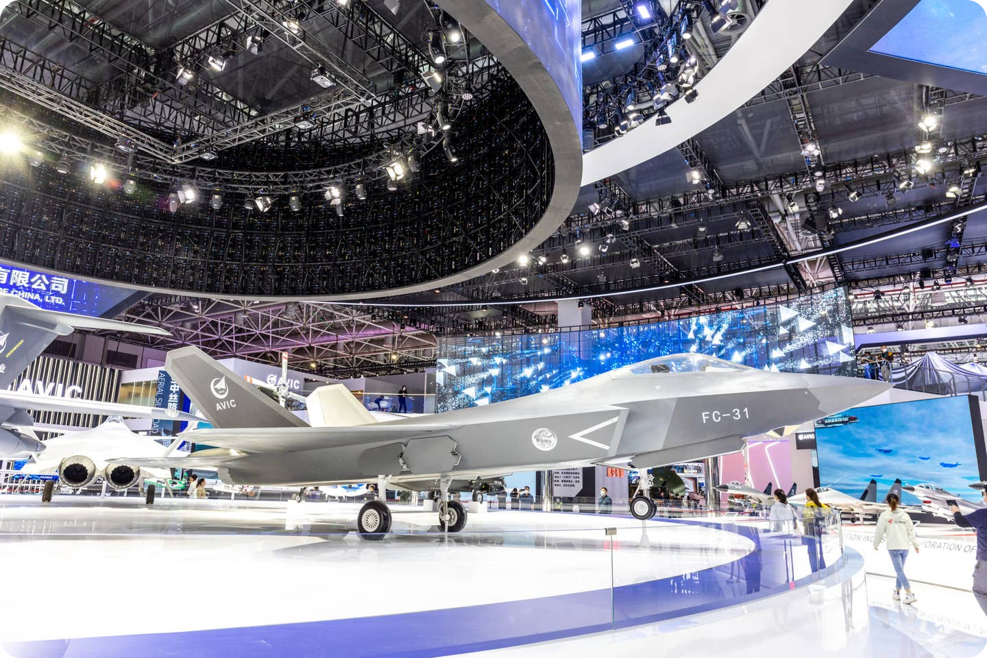 2022년 11월 6일 중국 Zhuhai에서 열린 에어쇼에 전시된 F-31 목업 모습