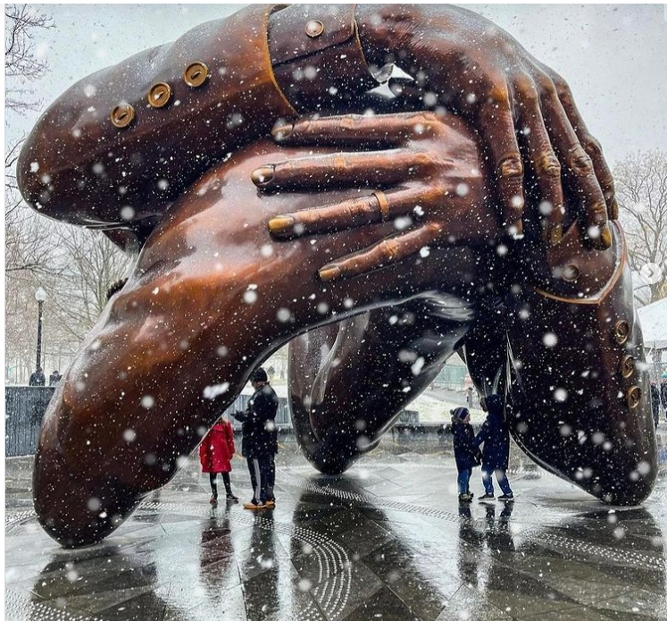 마틴 루터 킹 부부의 새 동상 공개...반응 엇갈려 New Martin Luther King and Coretta Scott King Statue Was Unveiled in Boston to Mixed Reviews