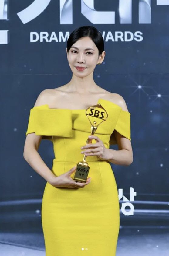  시상식 '베스트 드레서' 김소연, 어디꺼? 알고보니 2750만원 'Made in Seoul'